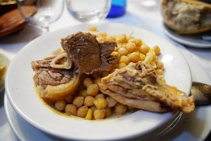 这座城市文艺到骨子里，只当它是西班牙之旅中转站未免太可惜