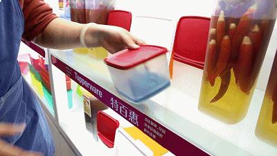 澄海老兄发现妻子没事总爱往这个小区跑，没想到是去干这个……