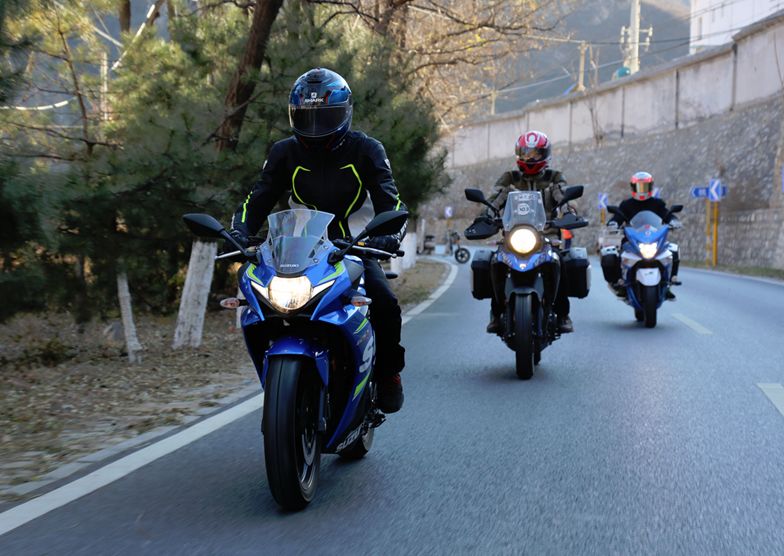 铃木骊驰250和豪爵gw250哪个好,豪爵铃木三兄弟配置对比表