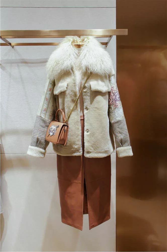 红红火火恍恍惚惚是什么意思,红色辟邪的说法