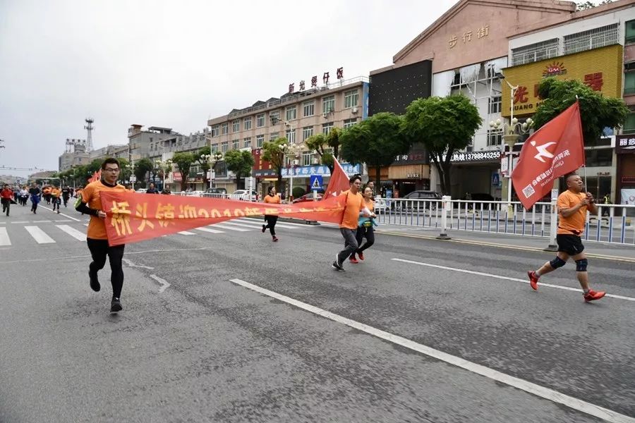 全城沸腾用最高礼遇迎接英雄,全城沸腾迎英雄