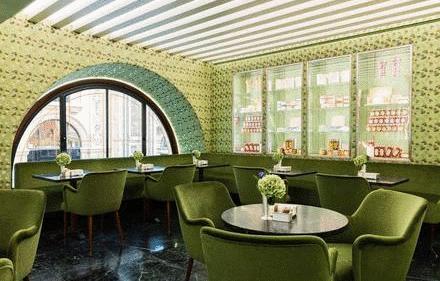 住范思哲酒店,用着CARTIER家居,吃着CHANEL甜品,奢侈品牌:你的玛丽苏生活已被我们承包~