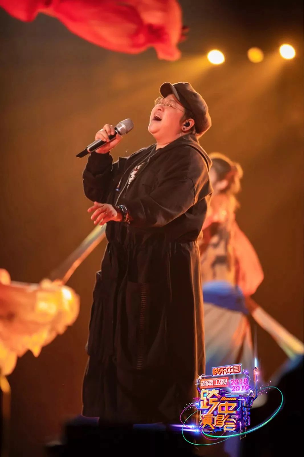 华晨宇我想和你唱出场让韩红羡慕,华晨宇20年跨年演唱会奔跑视频