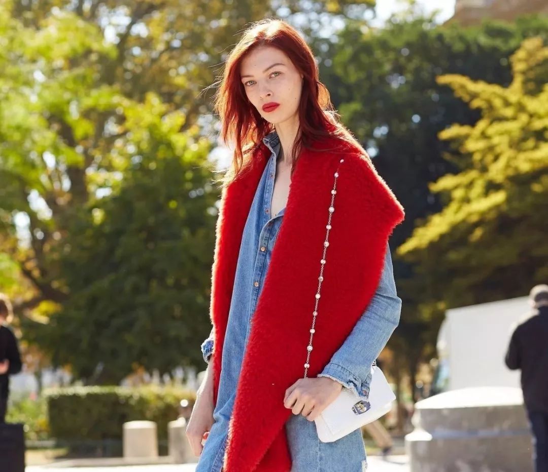 李宇春易烊千玺演绎时代感,易烊千玺穿中国红