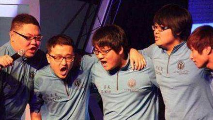 「肥宅看」老iG正式退役、大张伟喜提王校长新年置顶