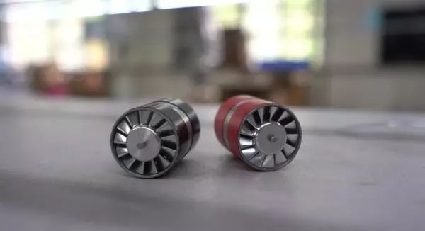 网上卖的戴森大部分都是假的吗,商家送的戴森吹风机是真的吗