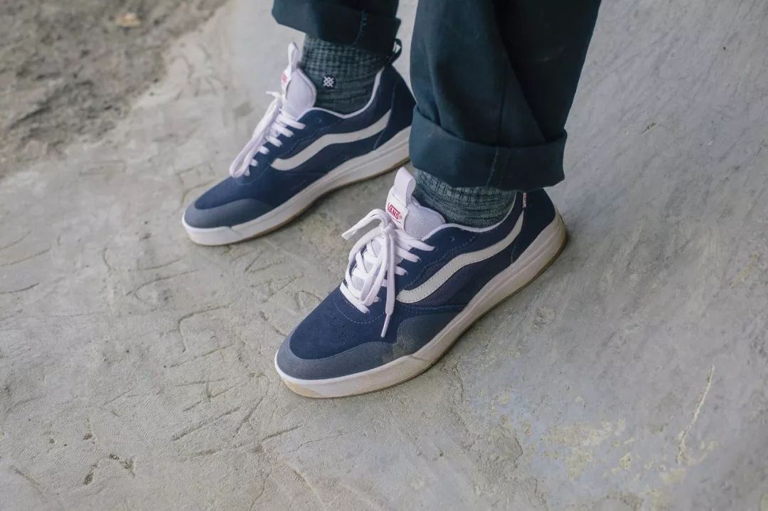 vans运动系列ultrarange,vans黑红配色经典版