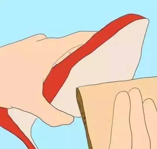 莫名想笑!白色雪地靴洗成黑鞋,店家:改色的钱我就不收了