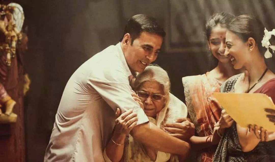 41岁“变态男”穿卫生巾上街，全村*攻围**，最终却让5亿女人为他欢呼？