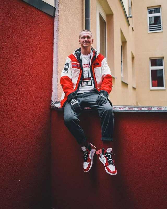 supreme和aj1哪个好,aj和supreme联名的鞋子断勾