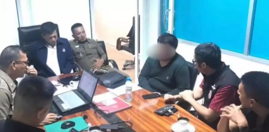 剖宫产手术取出孩子,剖腹取纱布