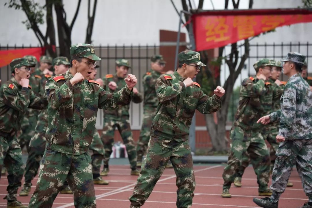 我们的军训时光英姿飒爽,我的军训生活的军训日记