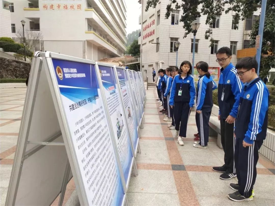 2019年首场法治课｜万水千山总是情，茂名“麻辣教师”下基层讲课