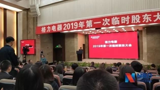 65岁董明珠成功连任格力董事：继续分红，拿了买格力手机！也想退休，但要考虑企业发展