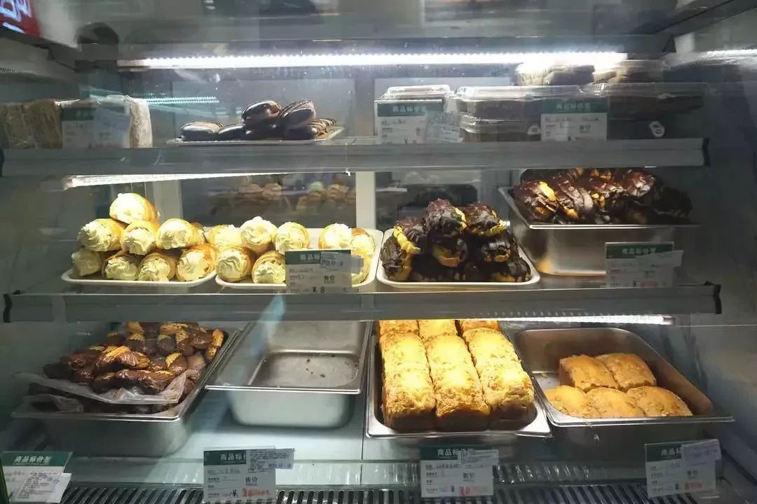 上海滩市中心，竟然藏着一条有洋房故居有老字号有咖啡店有酒吧的网红老马路