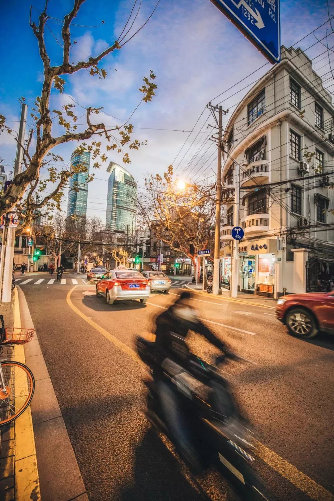上海滩市中心，竟然藏着一条有洋房故居有老字号有咖啡店有酒吧的网红老马路