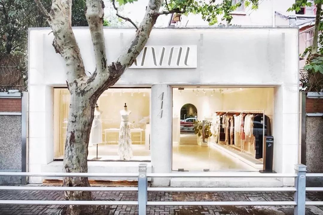 上海滩市中心，竟然藏着一条有洋房故居有老字号有咖啡店有酒吧的网红老马路