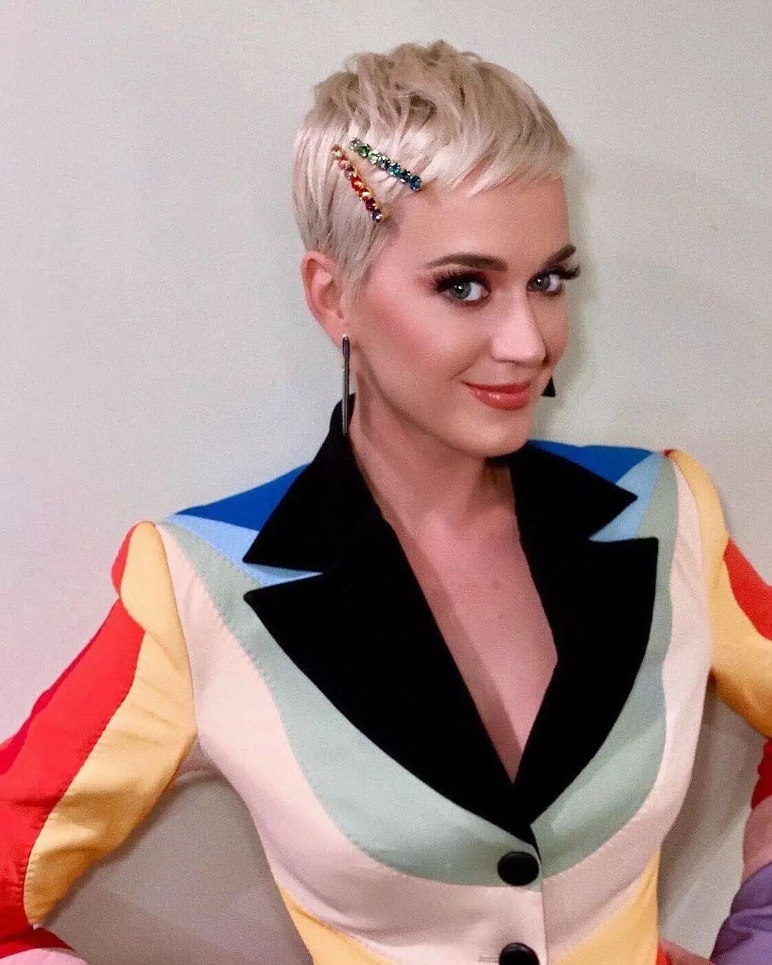 我最近|不戴Bra都没关系,不戴发夹不能出门……