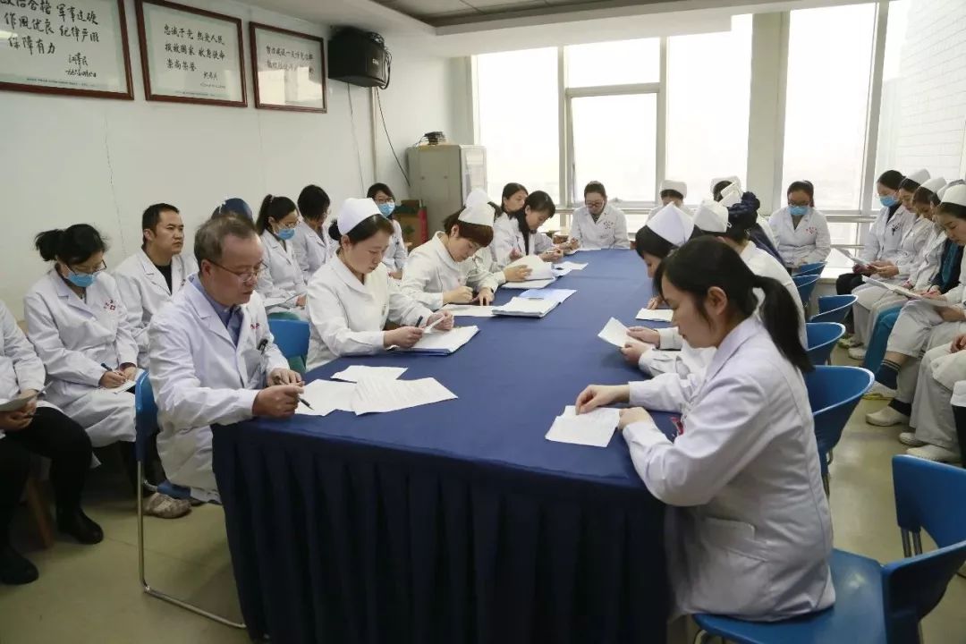 女子通过试管婴儿生下一个儿子,中国首个人工授精出生的女婴