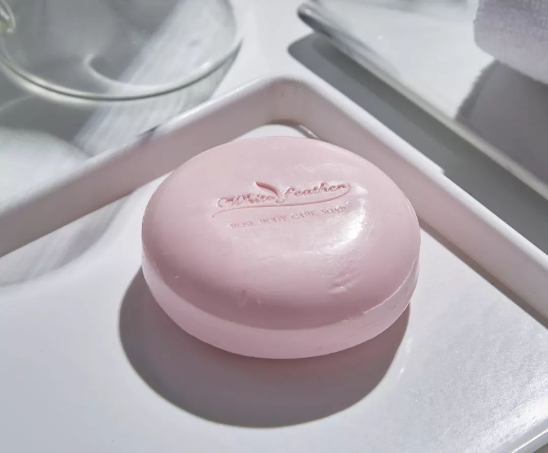 日本口碑爆棚的美白皂，洗完连手肘腋下都变粉嫩了！