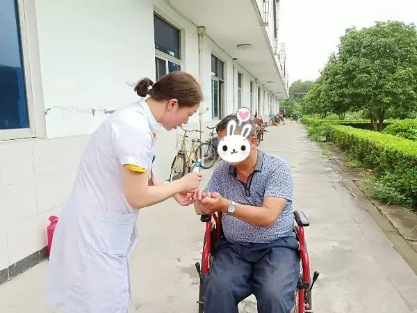 马海德奖几年评一次,马海德勋章