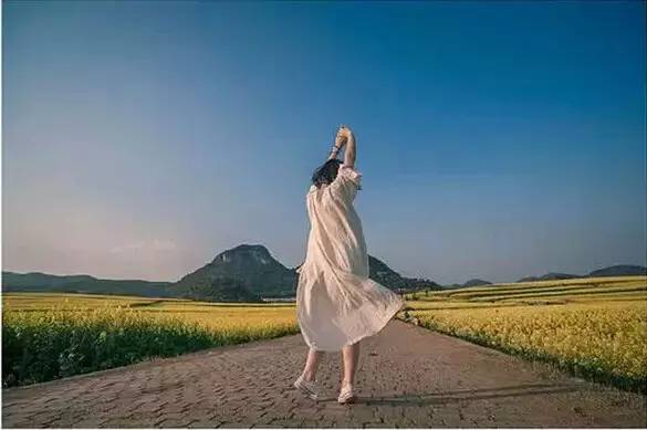 拍照油菜花技术技巧,手机拍摄油菜花人像摄影方法