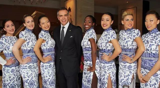 酒店服务员制服吸引顾客,酒店时尚制服