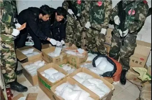 村支书带领全村贩毒被抓,毒品村支书抓捕现场