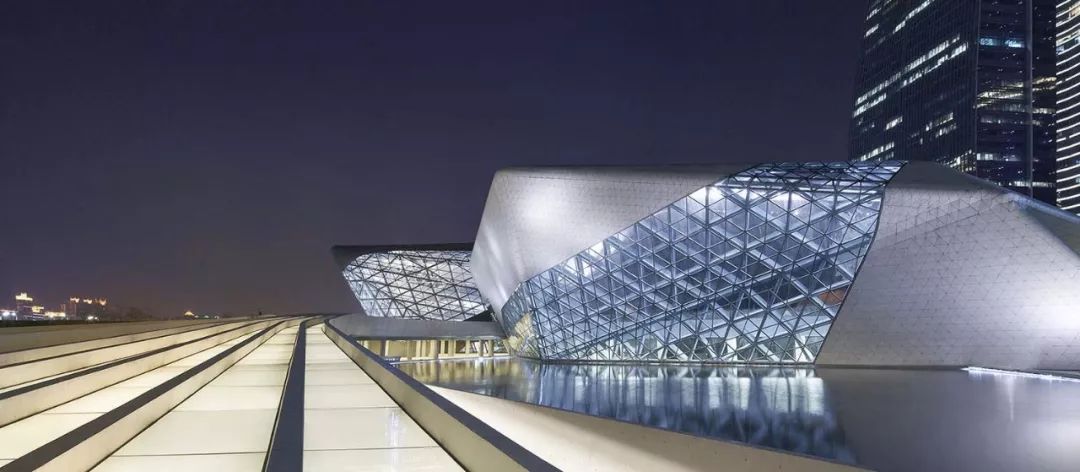 大兴机场扎哈原始方案像什么,扎哈为什么设计北京大兴国际机场