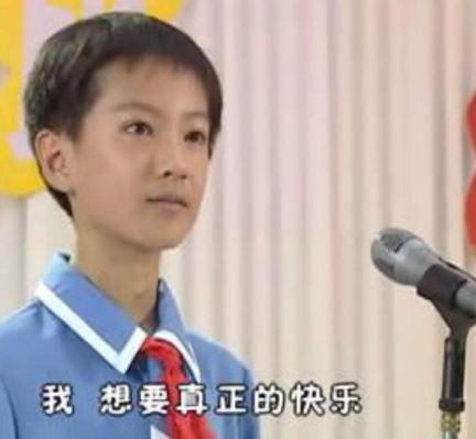 小时候暗恋班上的一个女生,14岁女同学坚信全班都暗恋她