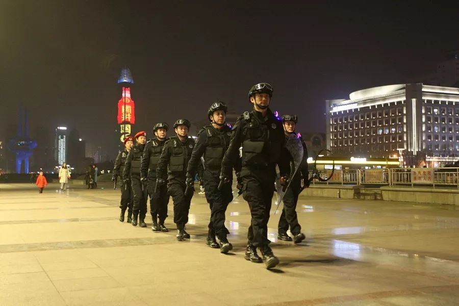 济南大明湖相亲相爱一家人,相亲相爱一家人济南