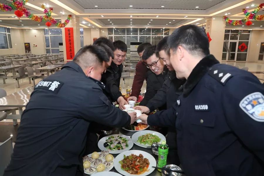 济南大明湖相亲相爱一家人,相亲相爱一家人济南