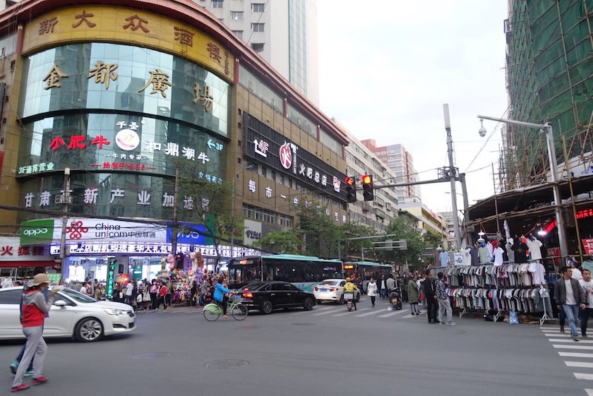 【春节特供·小镇青年】你好，时髦新青年；再见，小镇商业街