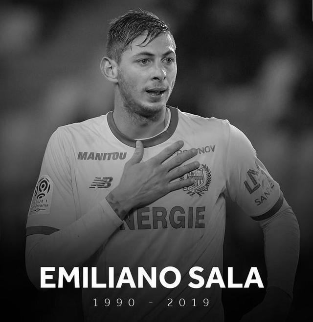 阿根廷球员悼念萨拉,愿逝者安息悼念英雄