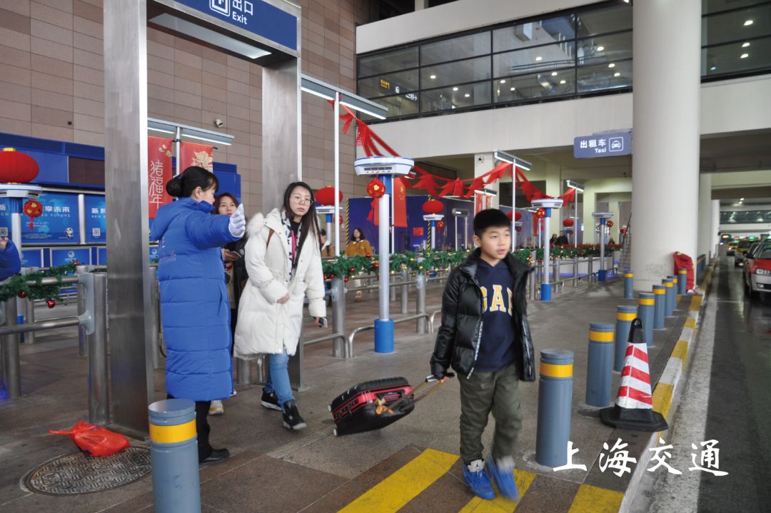 浦东国际机场停车指南,上海浦东机场免费停车攻略