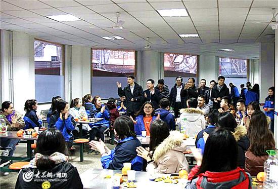 新春走基层情暖沁人心,新春走基层浓浓思乡情温暖回家路