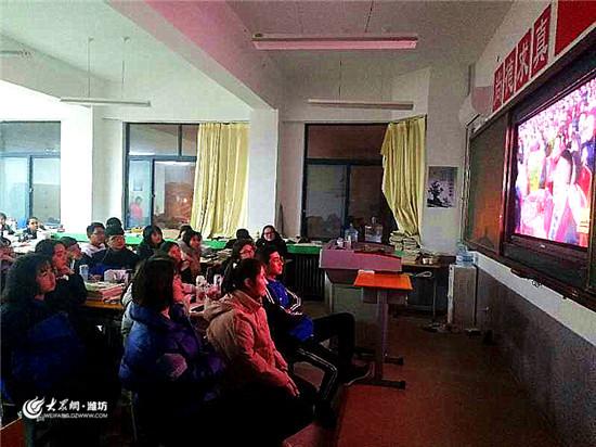 新春走基层情暖沁人心,新春走基层浓浓思乡情温暖回家路