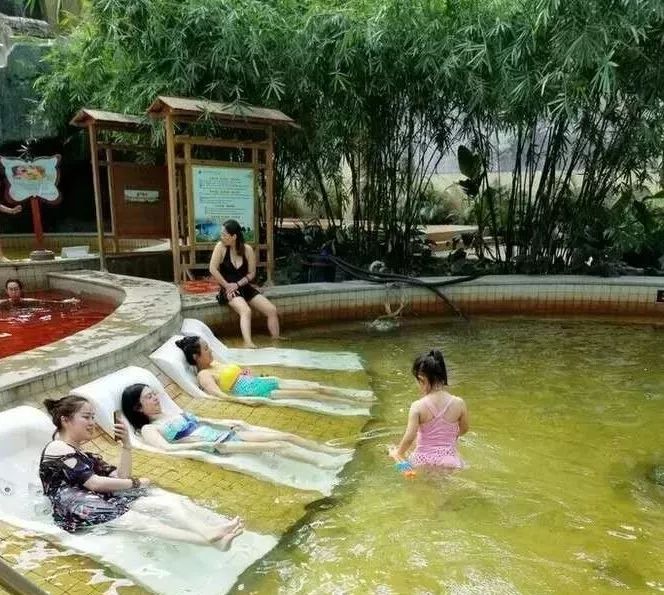 趁着假期来泡温泉吧,趁夏天还没来赶紧泡个温泉