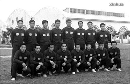 一代传奇谢幕一路走好,一代传奇终落幕前路成败未可知