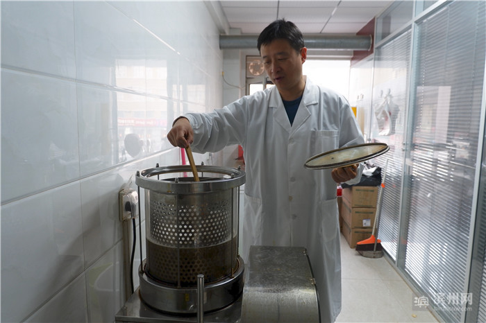 新春走基层李松扎根孤岛守初心,新春走基层春节的坚守