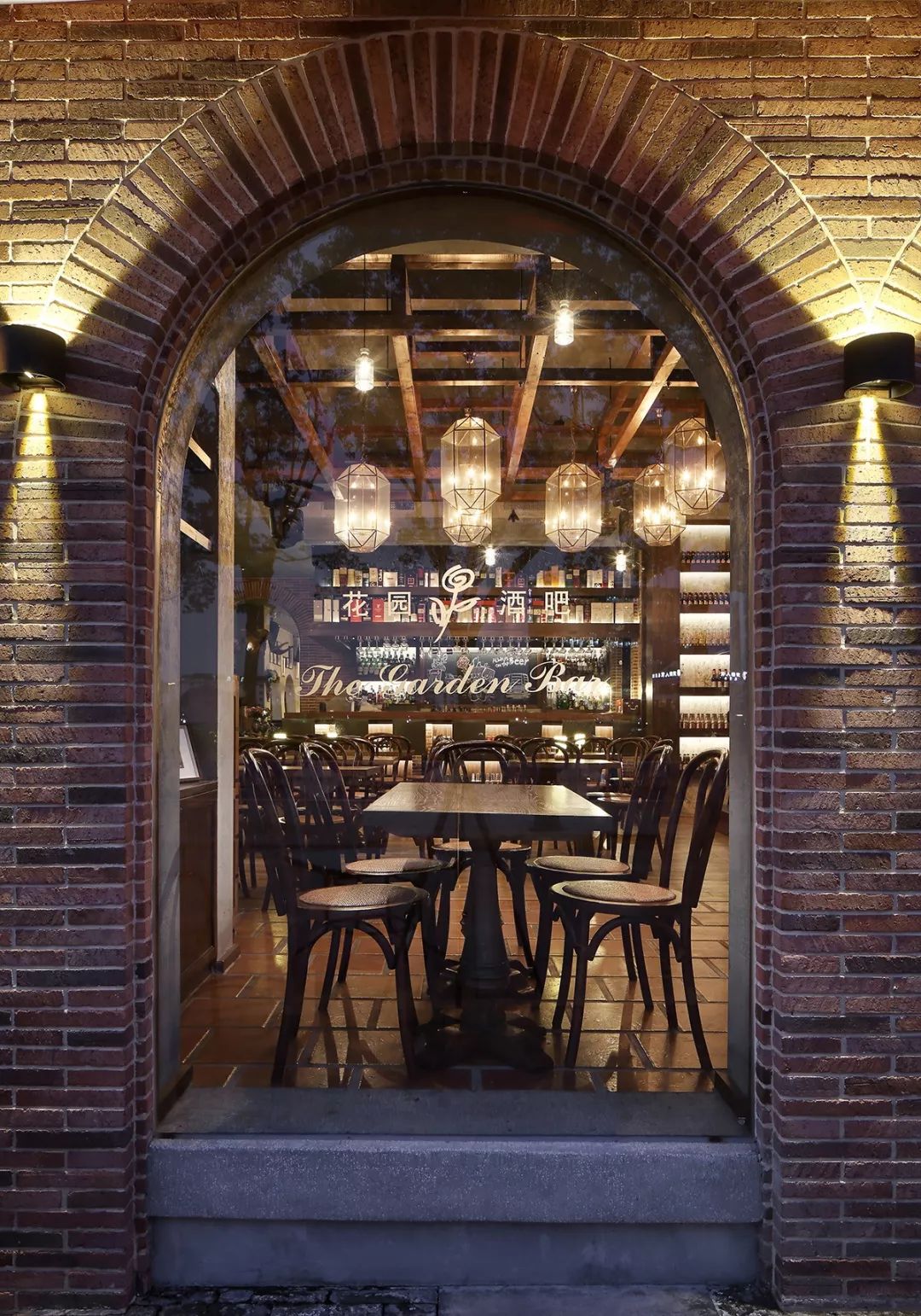 开年首发｜范江：记忆中的花园——记老外滩花园酒吧