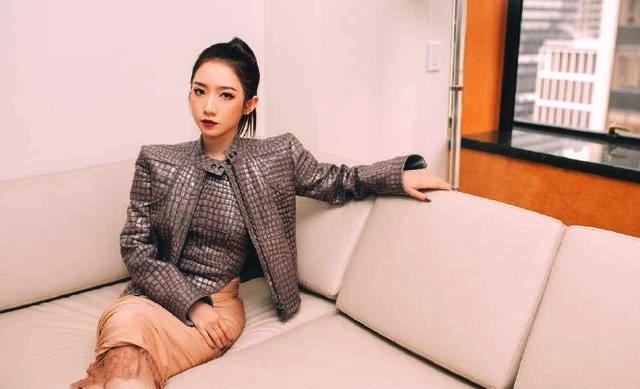 孟美岐纽约时装周视频,孟美岐橘色连衣裙造型