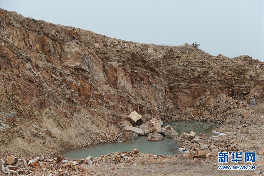 挖掘作业挖出物要离坑边多远,挖掘作业