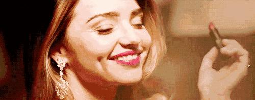 素颜找工作屡碰壁，涂上口红却被录取……真是个看脸的世界！