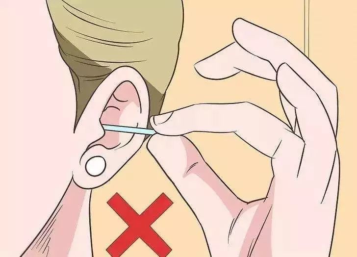 游泳时耳朵进水正确的处理方法,游泳时耳朵进水了有点疼怎么处理