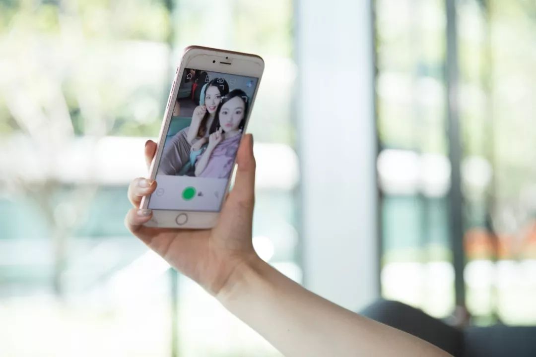 朋友圈自恋众生相：活在自拍里的人