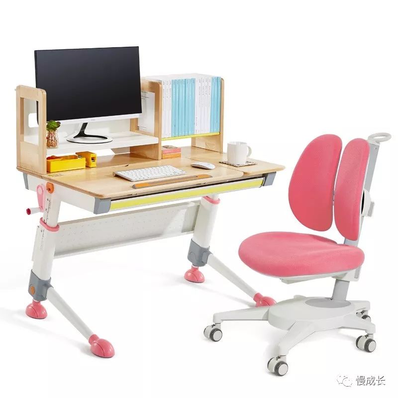 一年半了，还是喜欢这个得了最高设计奖的学习桌，陪伴孩子从3岁到18岁，开学季赠书包