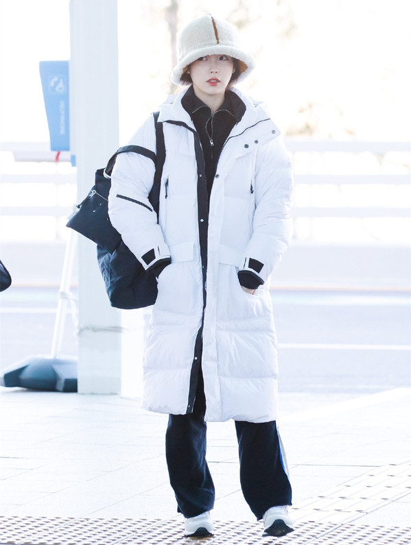 iu穿衣打扮,IU济州岛打卡