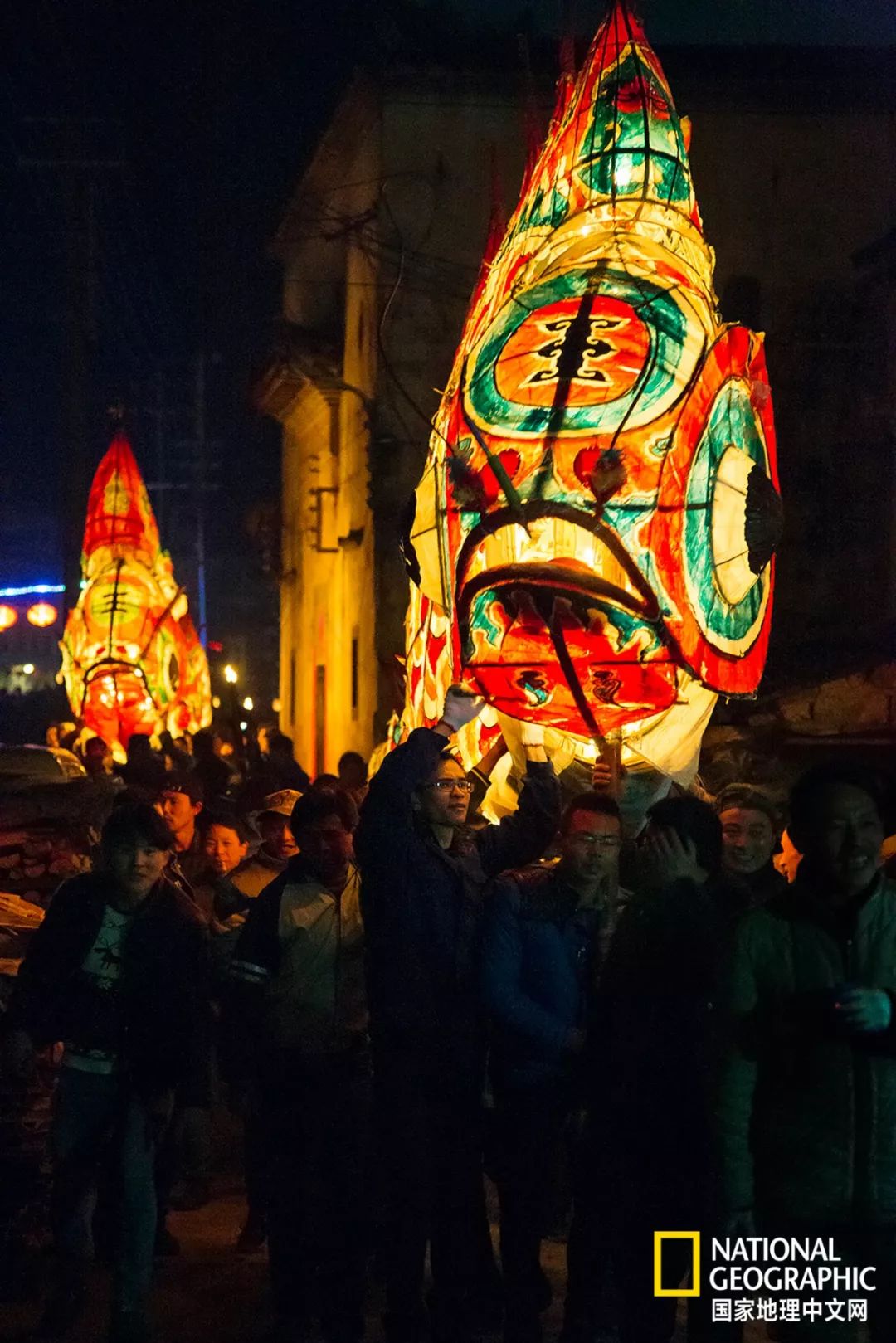 这盏燃了200年的徽州鱼灯，带你游回小时候