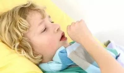 新生儿支气管炎咳嗽老不好怎么办,一个半月新生儿咳嗽一两声正常吗